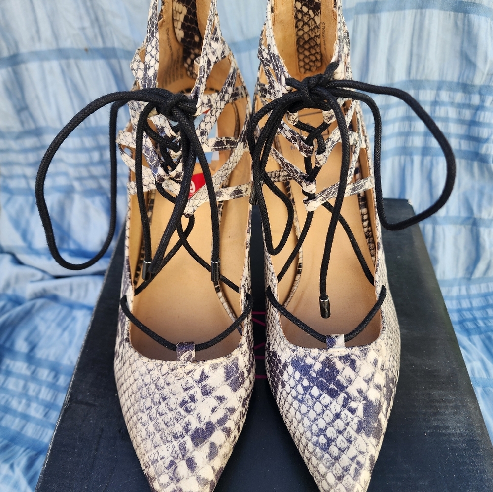 NWT HEELS SNAKE  9 SNAKE PRINT BY MADDEN GIRL